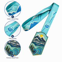 Médaille personnalisée hexagonale en métal émaillé plaqué or, avec motif paysage 3D moulé, pour la course d'obstacles des enfants, avec cordon