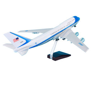 โมเดลเครื่องบินโบอิ้ง <span class=keywords><strong>B747</strong></span> แอร์ฟอร์ซวัน ขนาด 1/150 ความยาว 47 ซม. ทำจากเรซิ่น พร้อมไฟ LED และล้อลงจอด สำหรับนักสะสม - Product Image 1