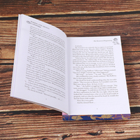 Impression personnalisée de livres brochés, romans à couverture souple avec bords pulvérisés à motifs, livre illustré en couleur