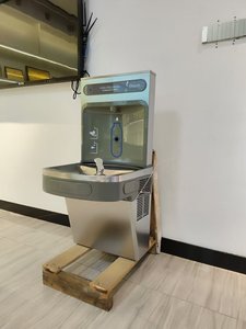 Station de remplissage de bouteilles murale extérieure en acier inoxydable pour eau froide, avec refroidisseur d'eau, construction en acier inoxydable - Product Image 4
