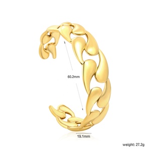 Bracelet manchette ouvert en acier inoxydable plaqué or 18 carats, motif vague martelée irrégulière, étanche, pour femme, vente en gros - Product Image 3
