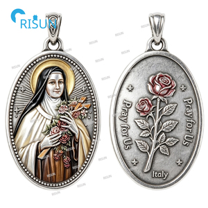 Collar con Colgante de Medalla de Santa Teresita del Niño Jesús de Lisieux, Medalla Sagrada Personalizada de Santa Teresita - Product Image 5