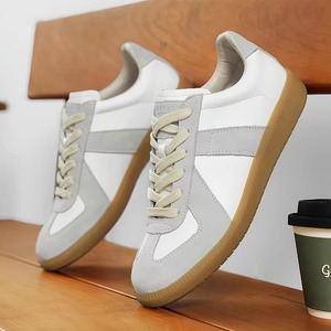 Zapatillas de estilo alemán vintage para hombre, de cuero genuino, planas, informales, para caminar. - Product Image 4