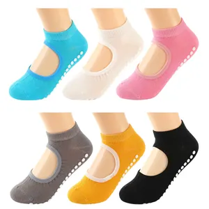 2024 OEM al por mayor calcetines de algodón para Yoga y Pilates Fitness antideslizante agarre calcetín de mujer