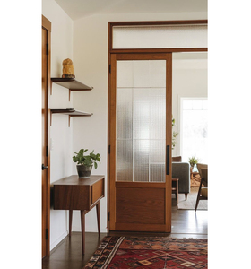 <span class=keywords><strong>Porte</strong></span> coulissante dissimulée en bois massif brun style Japandi Wabi-sabi rustique moderne avec verre trempé CBMmart - Product Image 1
