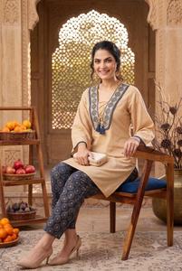 Ensemble assorti deux pièces écologique pour femmes, confortable et respirant, Kurti et pantalon, tenue élégante et décontractée pour toutes les saisons - Product Image 3