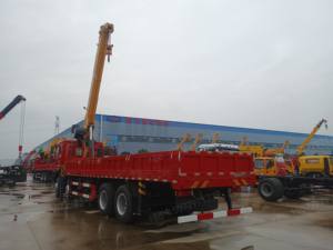 Camion <span class=keywords><strong>grue</strong></span> lourd Dongfeng 4x2 avec flèche de chargement pour le levage et le transport industriels - Product Image 4