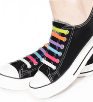 Diverses couleurs paresseux élastique en silicone sans cravate lacets en caoutchouc en forme de T sans lacets 16 pièces/ensemble emballage en poly-sac