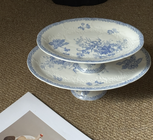 Juego de Vajilla de Cerámica con Relieve Floral Azul Vintage – Elegantes Platos de Porcelana, Soporte para Pasteles, Vajilla para Regalo de Boda - Product Image 4