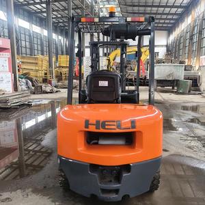중고 HELI 3T CPCD30 디젤 지게차 3단/2단 마스트 공압식/솔리드 타이어 좌석식 운전 3/4.5m 리프팅 높이 전륜 구동 - Product Image 2