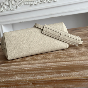 Bolso de mano minimalista de negocios con alta capacidad y diseño organizador, bolso geométrico moderno - Product Image 2