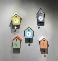 Reloj de Pared de Péndulo de Plástico con Cuarzo y Sonido de Cuco