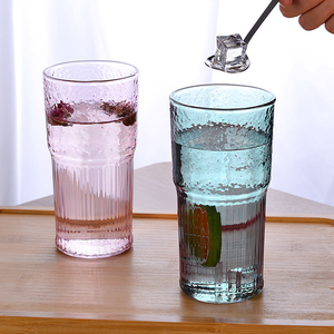 Vaso de jugo de plástico irrompible reutilizable de 600ml con logotipo personalizado con pajita y tapa Taza para beber jugo para fiestas y eventos - Product Image 3