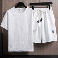 Les essentiels de l'été pour les hommes: short et t-shirt légers et respirants-Look sportif