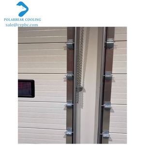 <span class=keywords><strong>Porte</strong></span> <span class=keywords><strong>sectionnelle</strong></span> industrielle isolée et robuste avec dispositifs de sécurité pour entrepôt et quai de chargement - Product Image 3