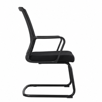Chaise de visiteur moderne en maille avec base en acier et accoudoirs fixes, idéale pour les salles de réunion