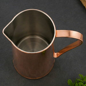 Pichet à boisson en cuivre avec poignée, design minimaliste, vaisselle en métal artisanale, écologique, réutilisable, finition polie lisse - Product Image 1