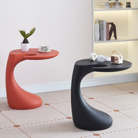 Table d'appoint nordique moderne au design simple, table basse en plastique de forme irrégulière pour chambre, salon, balcon, coin de maison