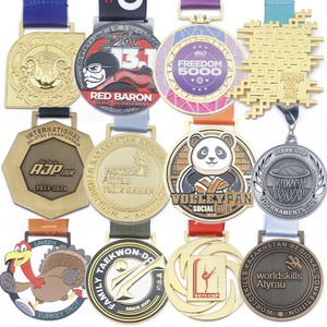 Médaille <span class=keywords><strong>de</strong></span> sport personnalisée en alliage <span class=keywords><strong>de</strong></span> zinc 3D, design sur mesure, prix <span class=keywords><strong>de</strong></span> gros, pour marathon, course à pied, récompense dorée - Product Image 1