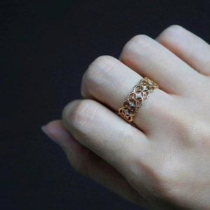 Anello Vintage con Corona Floreale Traforata per Donne, Elegante Gioiello da Dito alla Moda - Product Image 6