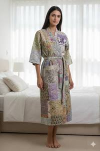 Elegante Bata Kimono Acolchada Kantha de Verano, Hecha a Mano con Parches de Sari de Seda, Estilo Indio - Product Image 5