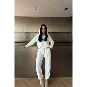 Conjunto Deportivo Aislin Blanco, Cómodo y Transpirable, con Capucha, Estilo Vintage Informal, Talla XXL, Estampado con Logotipo, Opción de Talla Grande - Product Image 4