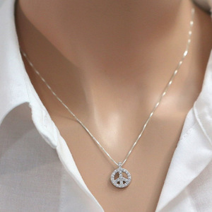 Collier pendentif en zircon avec signe de paix creux pour femmes, chaîne simple pour clavicule, bijoux tendance - Product Image 2