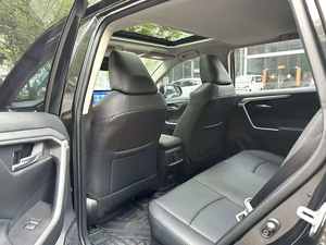 Venta Especial Auto Usado Auto Híbrido Toyota <span class=keywords><strong>RAV4</strong></span> Rongfang <span class=keywords><strong>2022</strong></span> 2.5L CVT 2WD Versión Elite SUV con Techo Solar Panorámico Autos a Gasolina - Product Image 6