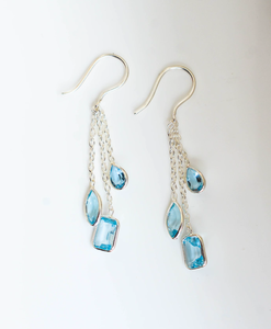 Pendientes colgantes Ocean Breeze Triple Drop con topacio azul y plata 925, estilo moderno, en venta. - Product Image 5