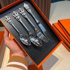 Ensemble de couverts en acier inoxydable de luxe baroque 4 pièces pour la famille et l'utilisation en restaurant Cadeaux d'affaires avec logo personnalisé - Product Image 1