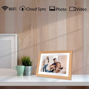 Marco de Fotos Digital WiFi de 10.1 Pulgadas con Pantalla Táctil IPS, Rotación Automática, Comparte Fotos/Vídeos a través de la Aplicación Frameo (Borde de Madera) - Product Image 2