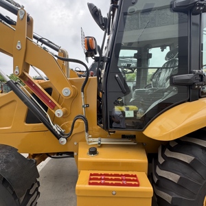 รถตักล้อยางตีนตะขาบ Caterpillar 420F ปี 2026 ใหม่เอี่ยม ขับเคลื่อน 4 ล้อ พร้อมปั๊ม Kawasaki 8 ตัน กำลัง 123 กิโลวัตต์ ความจุบุ้งกี๋ 1.0 ลูกบาศก์เมตร - Product Image 2