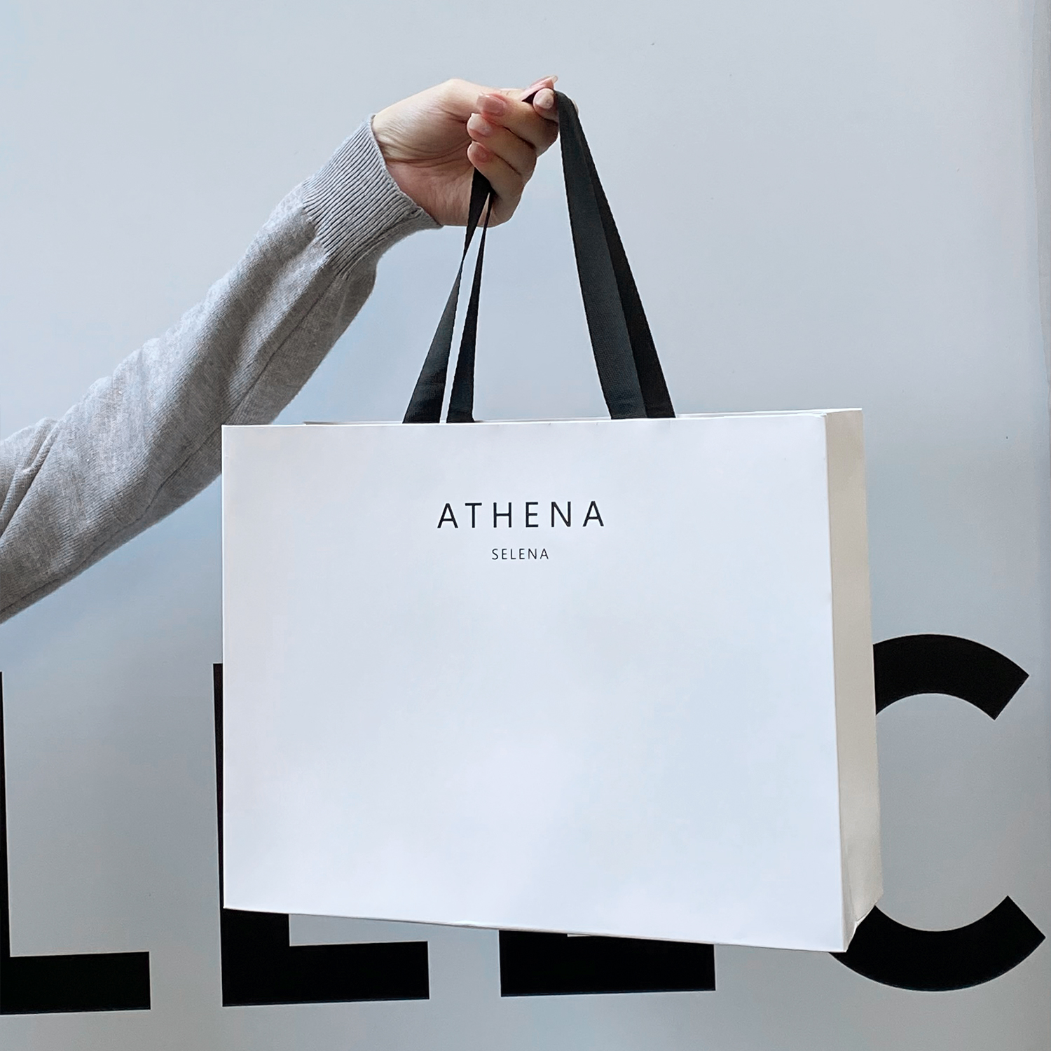Custom Logo Eco-friendly Recyclable Kraft Paper Gift Bags Cotton Rope Screen Printed For High-end Clothing Shoe Stores Promotion