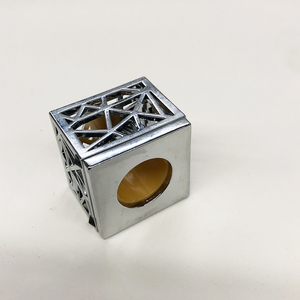 Capuchons de parfum personnalisés universels à découpe, couvercles carrés et rectangulaires OEM en métal Zamak argenté, décoratifs et lestés, 15 mm - Product Image 4