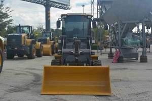 Chargeuse sur pneus agricole hydraulique diesel compacte LW150FV 1,5 tonne 4x4 avec godet de 0,7 m³ et flèche longue - Product Image 5