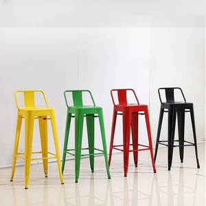 Chaise de bar vintage en métal et fer haute commerciale empilable pour extérieur coloré dossier bas tabourets de bar de comptoir logo personnalisé - Product Image 2