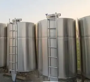 Food Grade Stainless Steel Large Capacity Vertical Liquid Storage Tank With Ladder