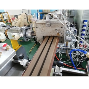 Machine à fabrication de panneaux muraux PE WPC, en bois et plastique, pour revêtement externe de <span class=keywords><strong>maison</strong></span>/pré-assemblée/petite <span class=keywords><strong>maison</strong></span> - Product Image 6