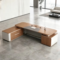 Bureau exécutif commercial avec boîtier de gestion des câbles multi-prises spacieux et bureau épaissi