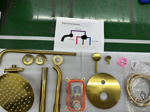 Ensemble de kit de garniture de <span class=keywords><strong>baignoire</strong></span> murale à trois fonctions pour <span class=keywords><strong>douche</strong></span> chaude et froide <span class=keywords><strong>en</strong></span> or brossé avec poignée unique - Product Image 4