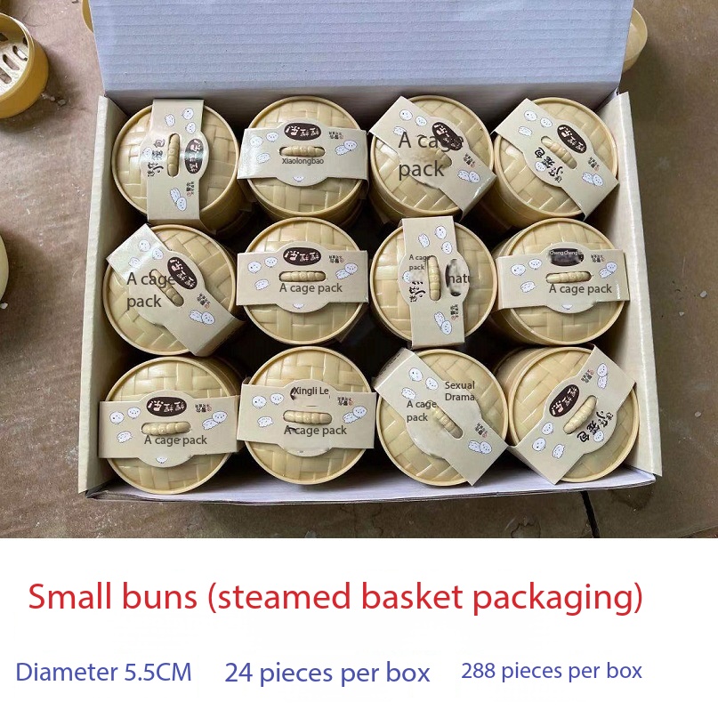 Petits pains cuits à la vapeur [servis dans un panier vapeur blanc]