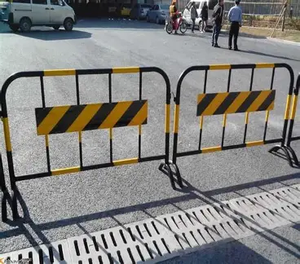 รั้วกั้นจราจรเหล็กหนาแบบเคลื่อนย้ายได้ รุ่นไอรอนฮอร์ส ปี 2025 สำหรับงานมาราธอน - Product Image 2