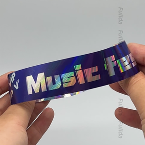 Logotipo personalizado evento holográfico Pulsera Plástico vinilo impresión concierto reflectante Festival banda promocional - Product Image 3