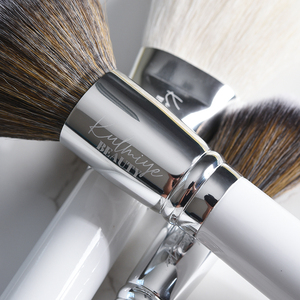 Juego de 30 Brochas de Maquillaje de Pelo de Cabra y Nanofibra con Mango de Madera Blanco Mate, Marca Daily Queen & Mor-phe, Sensación Opulenta, Logotipo Personalizado - Product Image 4