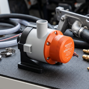 Pompe marine 12V 3800 GPH en plastique orange et blanc avec tête de refoulement de 12 pieds pour usage nautique - Product Image 3