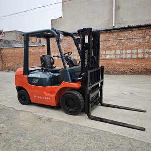 ใช้สำหรับรถยกดีเซล FD25 ขนาด 2.5 ตัน พร้อมชุดเปลี่ยนทิศทางไฮดรอลิก  สภาพการทำงานดีเยี่ยม เหมาะสำหรับการขนย้ายวัสดุในอุตสาหกรรม - Product Image 3