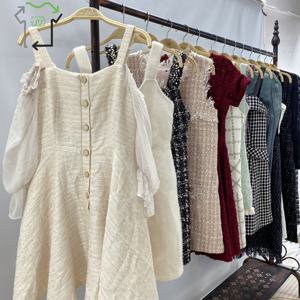 Venta al por Mayor de 50 Vestidos Usados de Tweed para Oficina o Cena Ropa de Segunda Mano Económica - Product Image 4