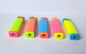 Briquet à silex coloré rechargeable demi-taille pour cadeaux d'affaires pour allumer des bougies - Product Image 4