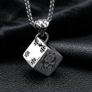 Pendentif en acier inoxydable asymétrique géométrique en forme de crâne et de dés, style gothique punk, bijou unisexe, cadeau pour assortir aux vêtements - Product Image 1