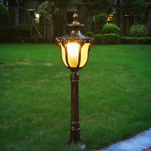 Lampadaire de jardin en fer avec abat-jour en verre LED, lumière blanc chaud 2700K, IP66, résistant aux intempéries, alimenté par énergie solaire, détecteur de mouvement pour usage extérieur - Product Image 6
